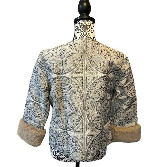 Chico's NWT Jacquard Jacket Convertible Faux Fur Cuff Cream Silver size 1P 8-10P - Picture 2 of 13